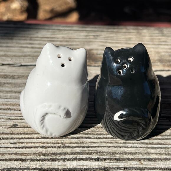 Vintage Clay Art Cat Salt & Pepper Shakers | 80s Whimsical Ceramic Kitchen Decor - Picture 8 of 16
